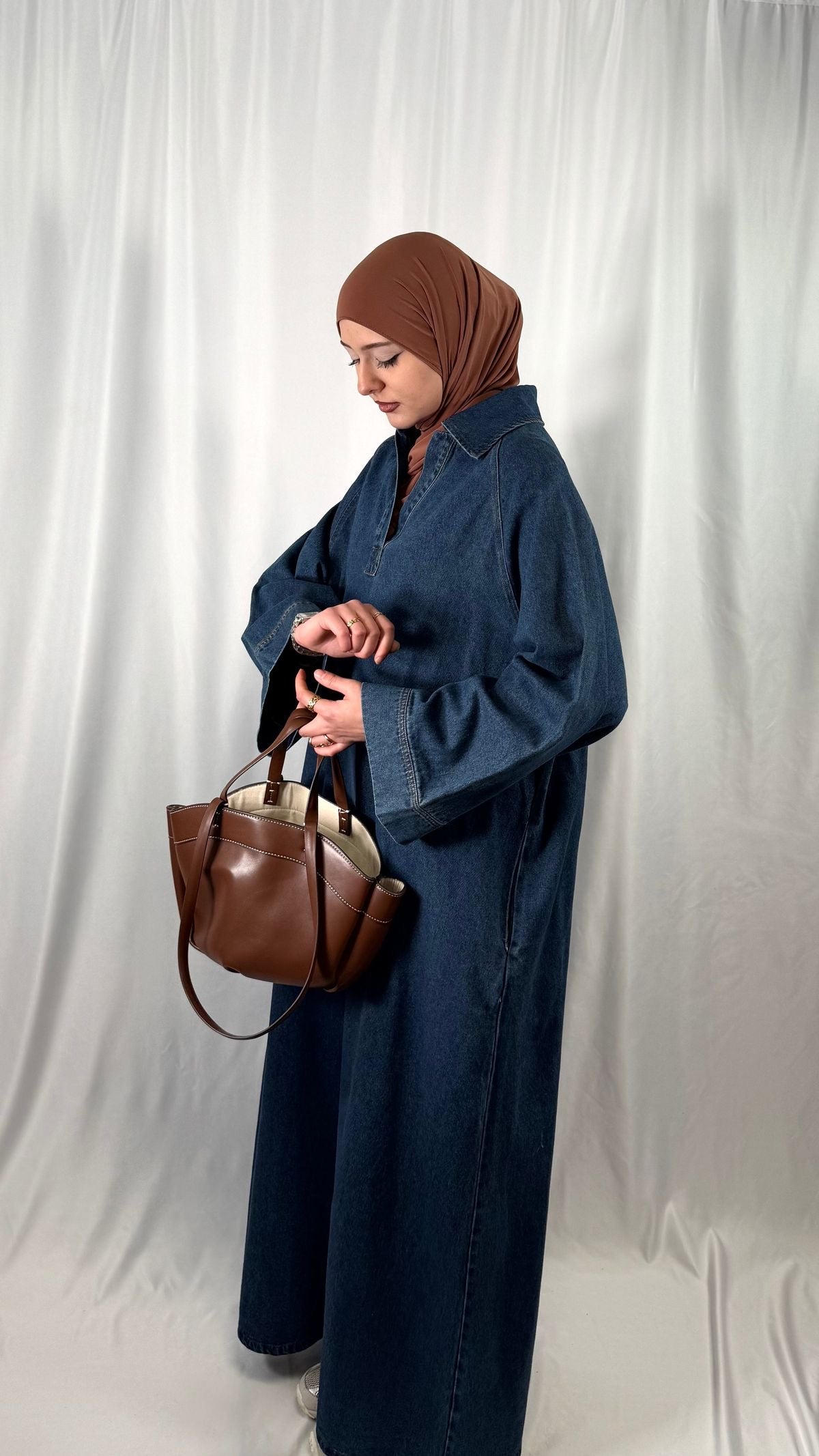 عباءة دنيم واسعة